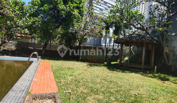 Rumah di Kemang 2 Lantai, SHM Butuh Renovasi 2