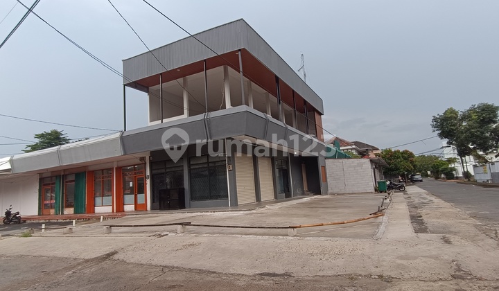 2-Storey Shophouse in Strategic Location Cinere, Flood-Free 2-Storey Shophouse in Strategic Location Cinere, Flood-Free