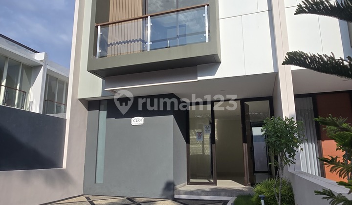 Rare 3-Story House with In&amp;Outdoor Attic in Sidoarjo City Center