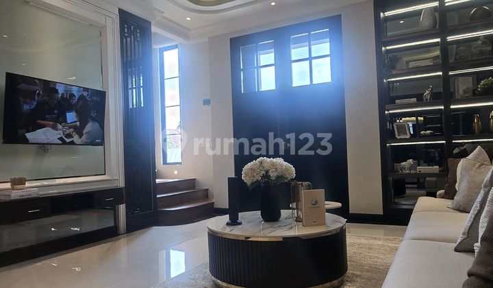 Rumah Mewah Strategis Terlaris di Wiyung Lakarsantri Surabaya SHM