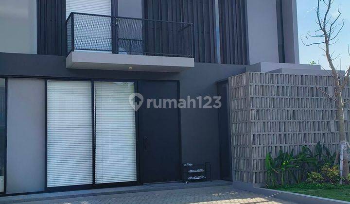 Rumah Mewah 2 Lantai Dg Kolam Renang Dekat Bandara Juanda 1