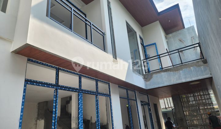 kolam renang rumah baru strategis citraland utama