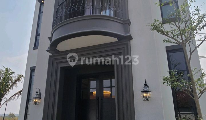 Rumah Mewah Strategis Terlaris di Wiyung Lakarsantri Surabaya SHM