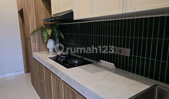 Luxury House in Raya Wiyung Near Citraland, Pakuwon Mall & Unesa 2