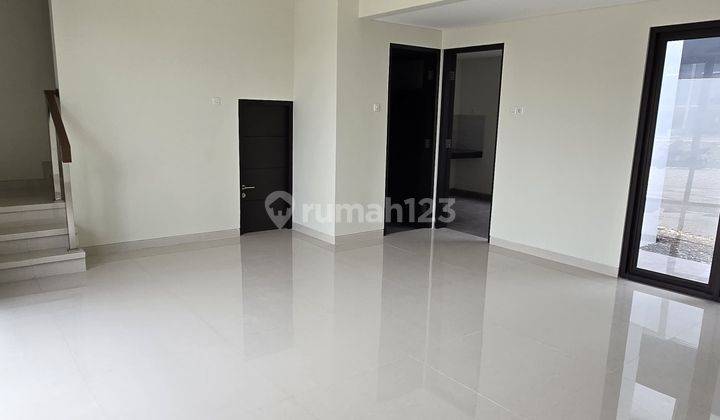 Rumah Mewah 2 Lt 3 Kt 3 Km Lokasi Geluran Taman Mepet Surabaya  2