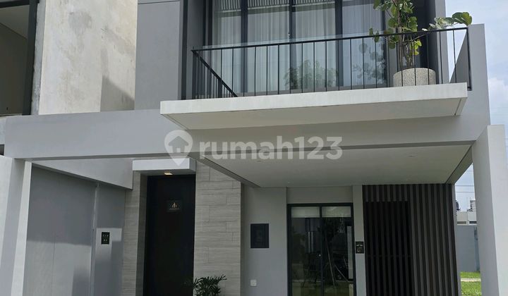 Rumah Mewah di Raya Wiyung Dekat Citraland, Pakuwon Mall & Unesa