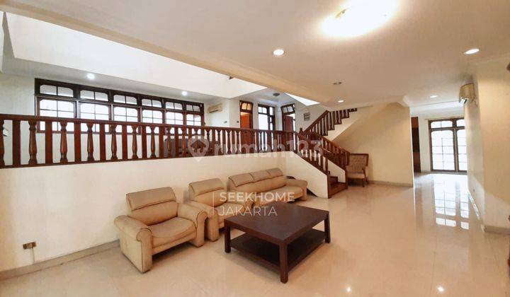 Disewakan Rumah 2 Lantai Kebayoran Lama Jakarta Selatan 1