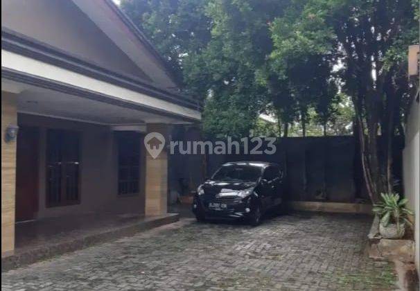 Disewakan Rumah Nyaman Di Mampang Prapatan, Lokasi Strategis 1