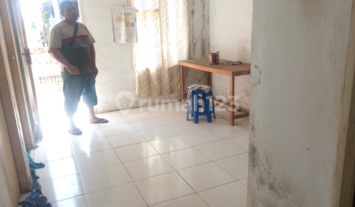 Di oper murah Rumah di pinggir jalan raya sepatan 12