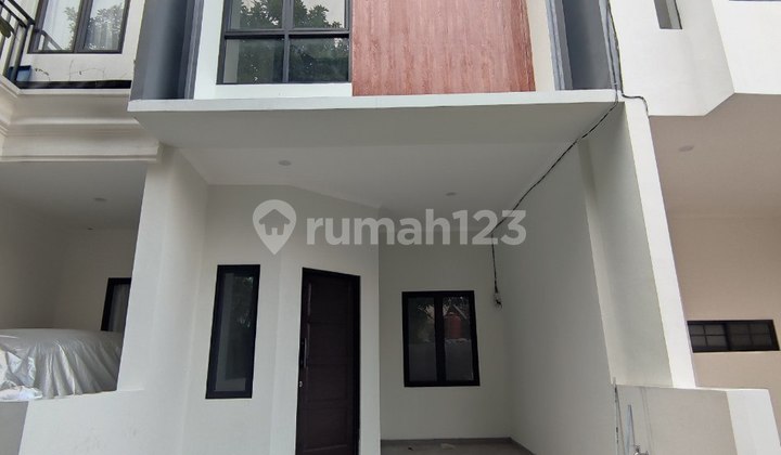 Rumah Inden Bebas Custom Murah di Seberang Mall Graha Cijantung Ciracas Jaktim