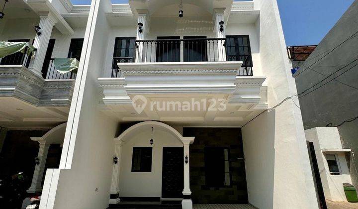 Rumah Premium 2 Lantai Siap Huni American Classic di Tanah Baru Beji Depok  1