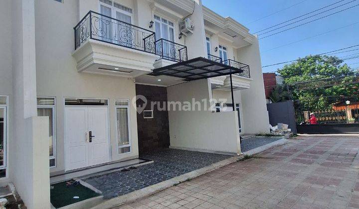 Rumah Mewah 2 Lantai Model Classic 4 Kamar Tidur di Kemang Sukmajaya Depok. 2