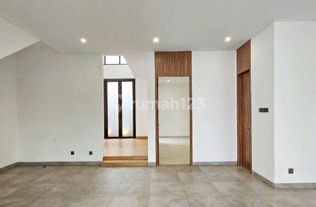 Dijual 1 Unit Rumah Brand New Dengan Modern Minimalist Design Dalam Komplek Besar Dengan Lingkungan Yang Aman, Tenang Dan Nyaman di Cinere 2