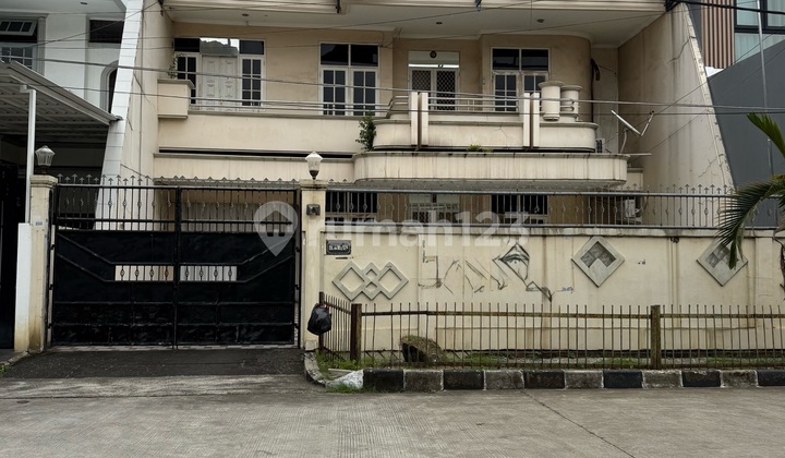 Dijual Rumah Luas 2 Lantai