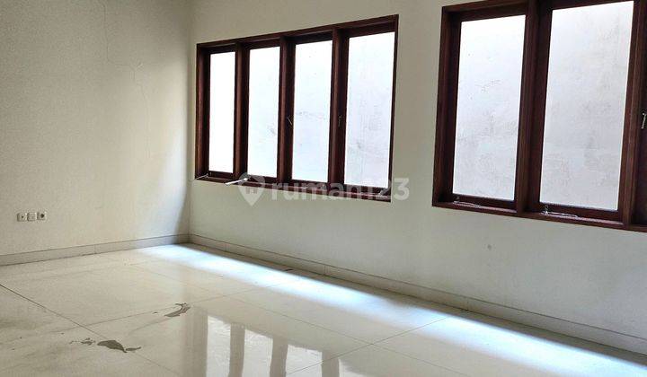 Dijual Rumah 2 Lantai Bagus 2