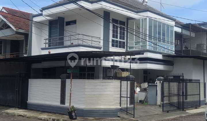 Dijual Rumah 2 Lantai Hook Bagus