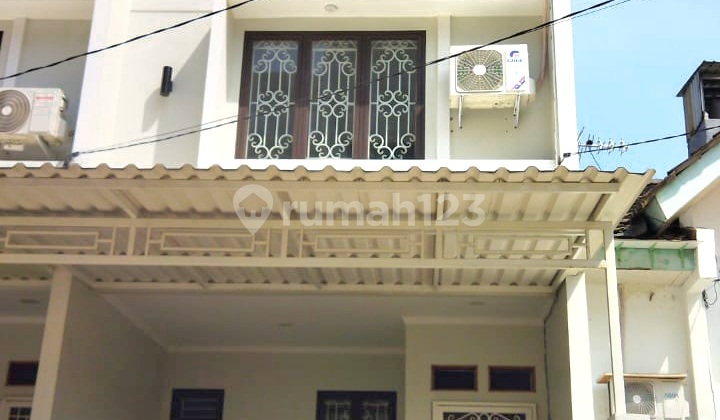 Disewakan Rumah 3 Lantai 1