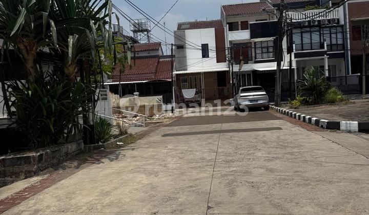 Disewakan Rumah 2 Lantai 2