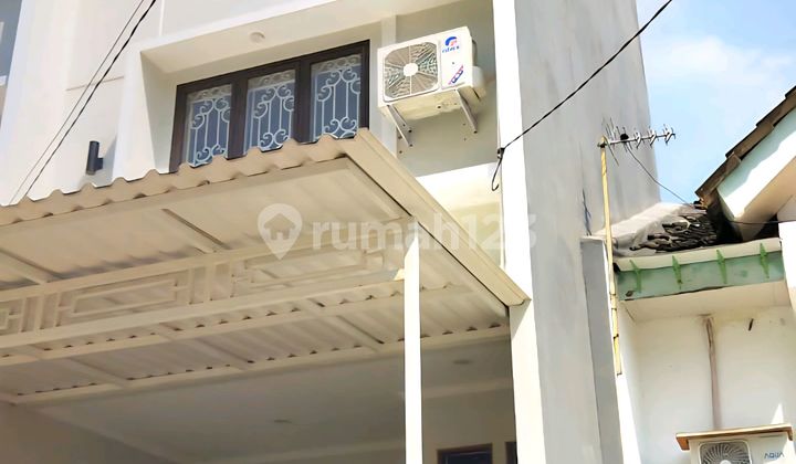 Disewakan Rumah 3 Lantai 2