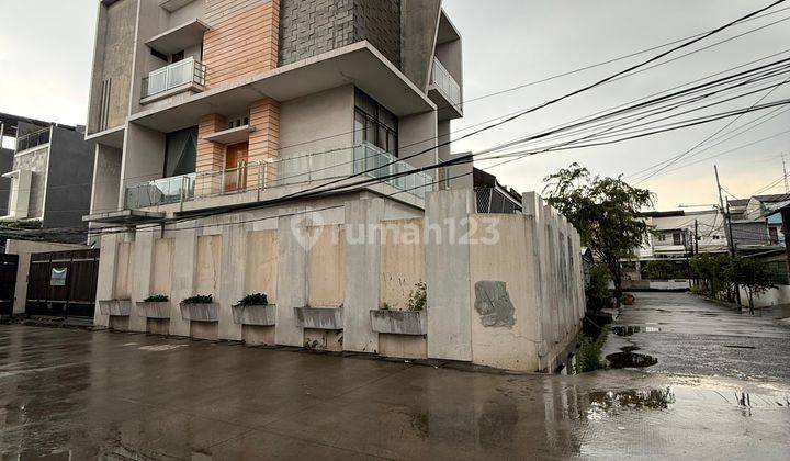 Disewakan Rumah 3.lantai Hook 1