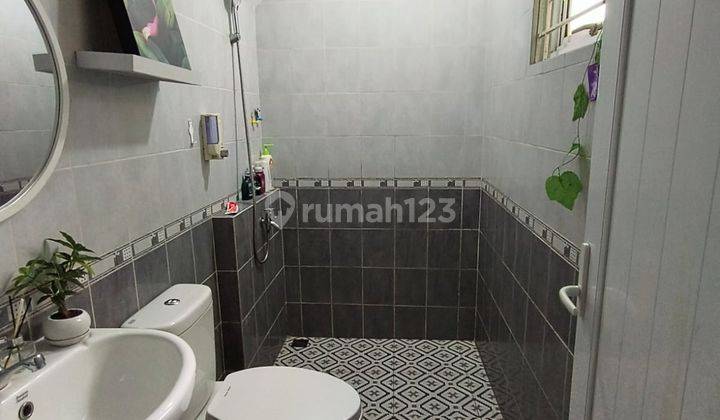 Rumah Modern 2,5 Lantai Semi Furnish Only One Di Kota Wisata 2