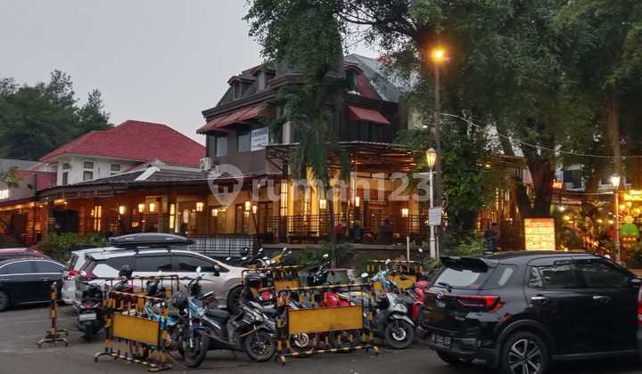 Ready-to-Use Boulevard Shop House Only One in Kota Wisata 2