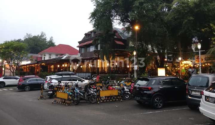 Ready-to-Use Boulevard Shop House Only One in Kota Wisata 1