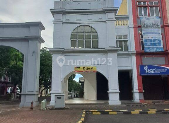 Ruko Hook Desain Elegan Depan Mall Di Citragran 2