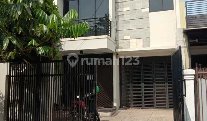 rumah 2 lantai dipusat kota 5