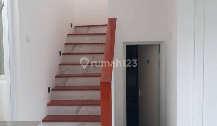 rumah 2 lantai di hook dan dekat taman dalam cluster  2