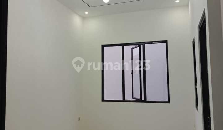 Minimalist House for Sale in Taman Parahyangan, West Lippo Karawaci 2