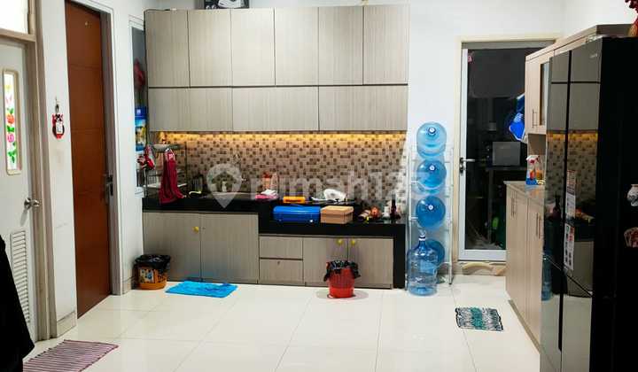 Comfortable 2.5-Story House in Taman Jaya Poris, Tangerang 2