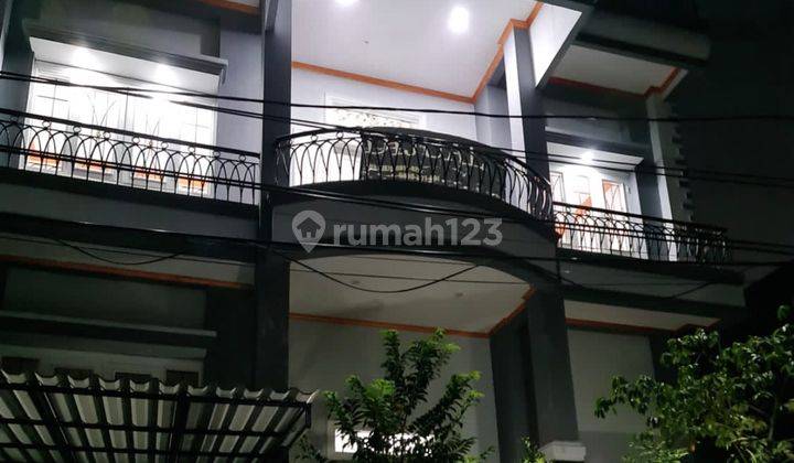  Rumah 3 Lantai SHM - Sertifikat Hak Milik di Jalan rawa kepa, Tomang 1