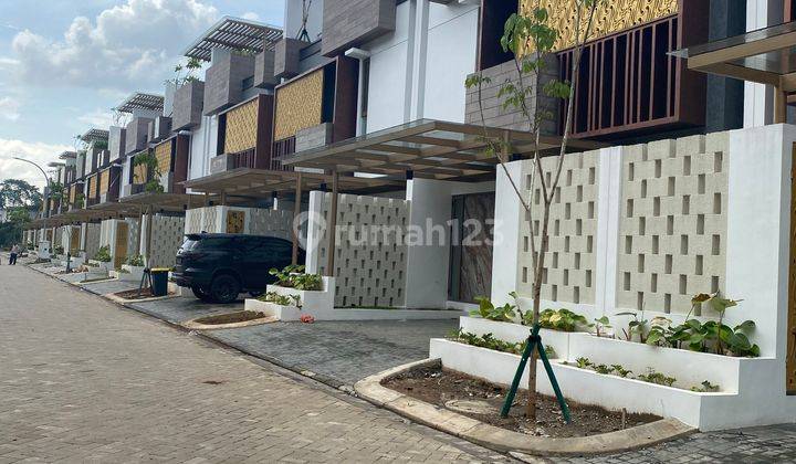  Rumah 3 Lantai Semi Furnished Baru di Puri 11 2