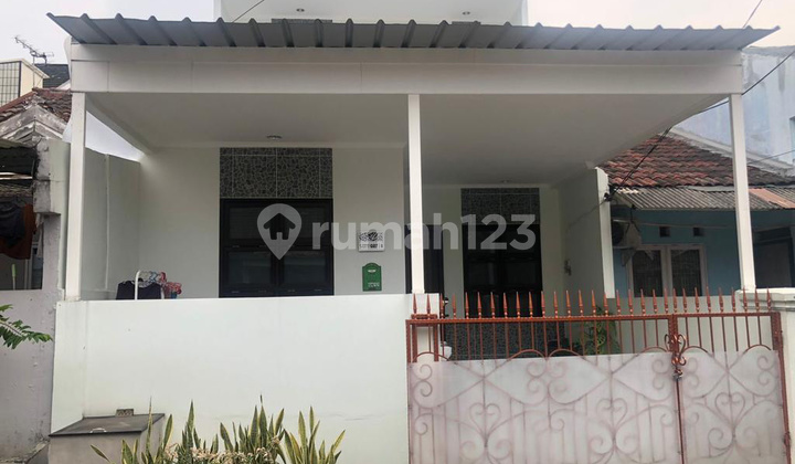  Rumah Semi Furnished Sudah Renovasi SHM - Sertifikat Hak Milik di Sektor 6A, Gading Serpong