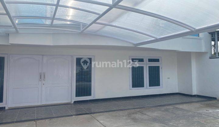  Rumah 3 Lantai Semi Furnished Bagus SHM - Sertifikat Hak Milik di Komplek Greenville, Tanjung Duren 1