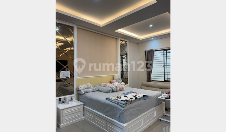 Rumah 2,5 Lantai Semi Funished di Green Lake City, Jakarta Barat