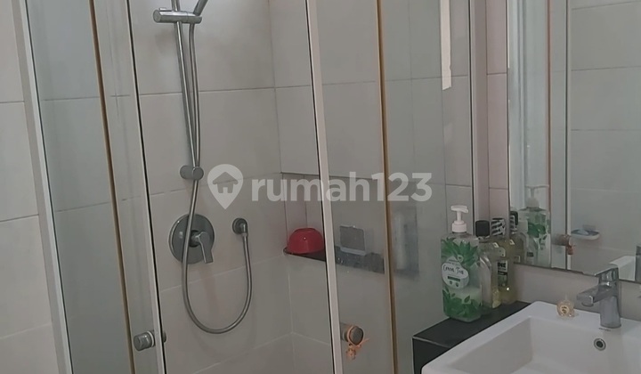 Rumah Bagus Semi Furnished di Green Lake City 2