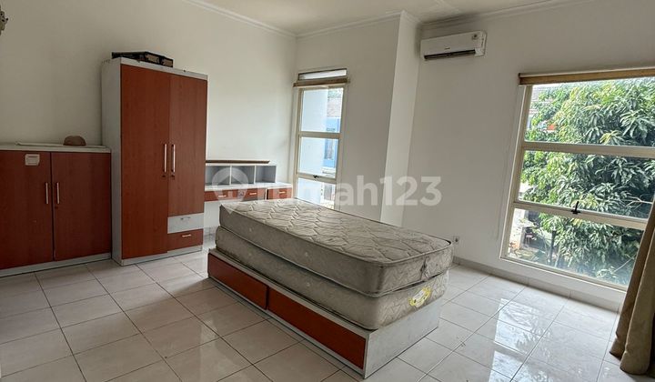 For Sale: Dalton Cluster Gading Serpong, Land Area 144, Building Area 136, Certificate of Ownership, 4+1 Bedrooms, 3 Bathrooms, Ready to Occupy.