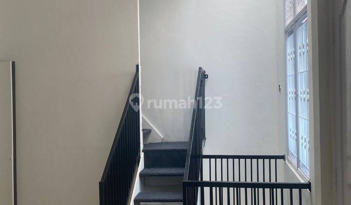  Rumah 3 Lantai Semi Furnished Bagus SHM - Sertifikat Hak Milik di Komplek Greenville, Tanjung Duren 2