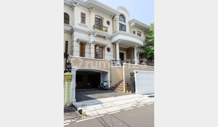 Luxury 3.5-Story House in Cempaka Putih, Central Jakarta