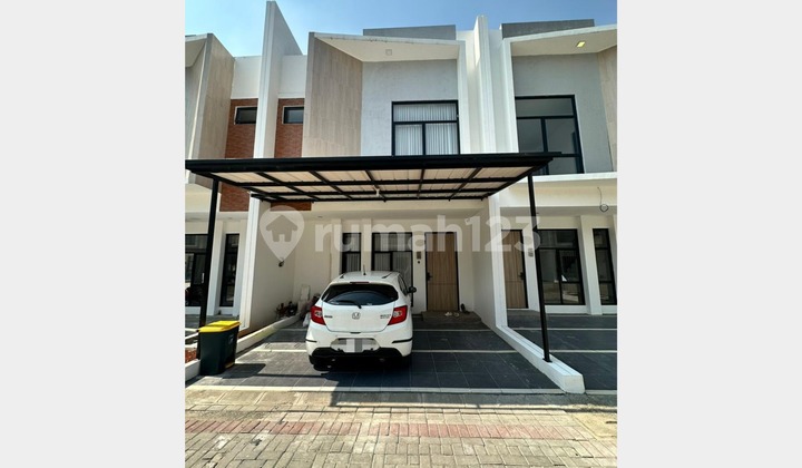 Rumah 2,5 Lantai di The View Bintaro, Tangerang Selatan