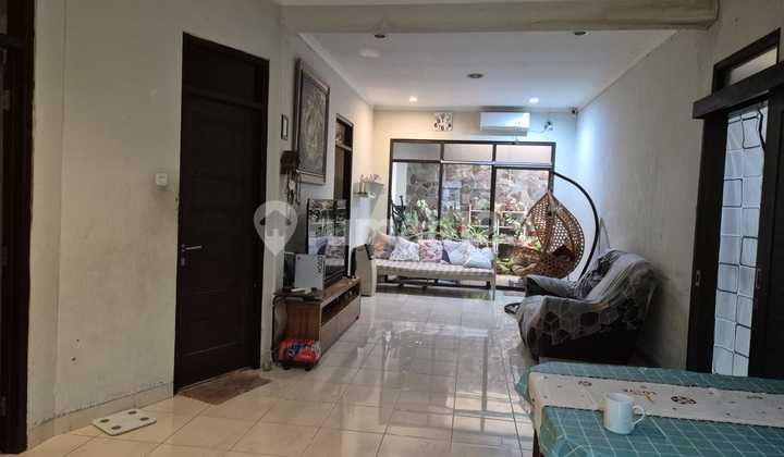Ready-to-Live-in Cozy House at Villa Melati Mas Serpong, South Tangerang 2