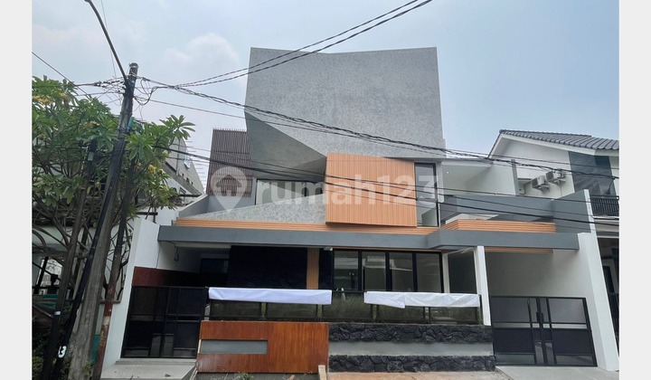 Rumah Cantik Ada Kolam Renang di Sektor 9, Bintaro