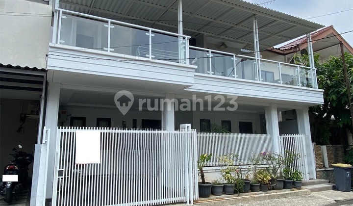 Rumah Cantik Full Furnished di Sektor 9 Bintaro, Tangerang Selatan