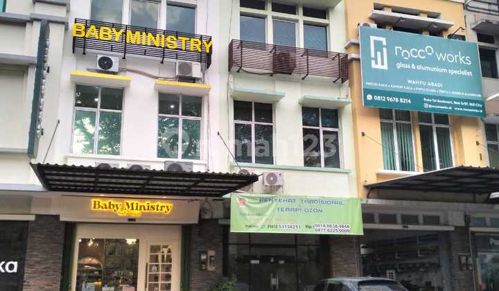 Ruko 3 Lantai Tol Boulevard di BSD City, Tangerang Selatan