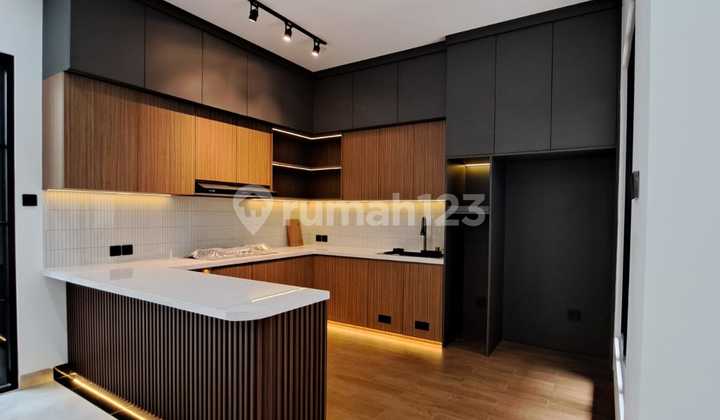 Rumah Model Kontemporer Modern di Kencana Loka Bsd, Tangerang Selatan