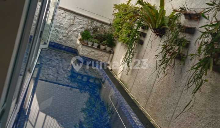 Rumah Ada Kolam Renang di Menteng Jakarta Pusat (Sebelah Rumah Abu Rizal Bakrie) 2