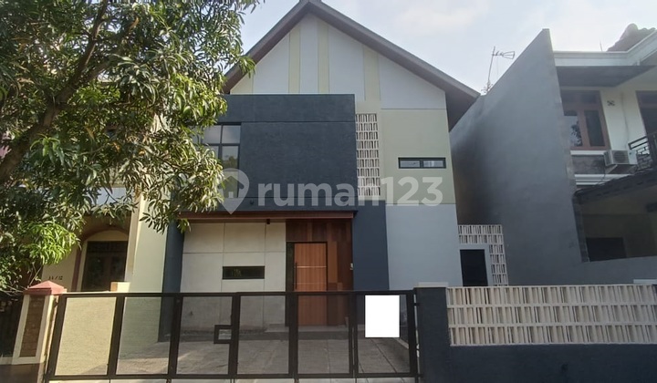 Rumah Bagus Hadap Selatan di Kencana Loka BSD, Tangerang Selatan