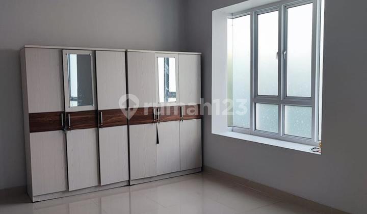 Nice House  Elista Village Gading Serpong, Tangerang